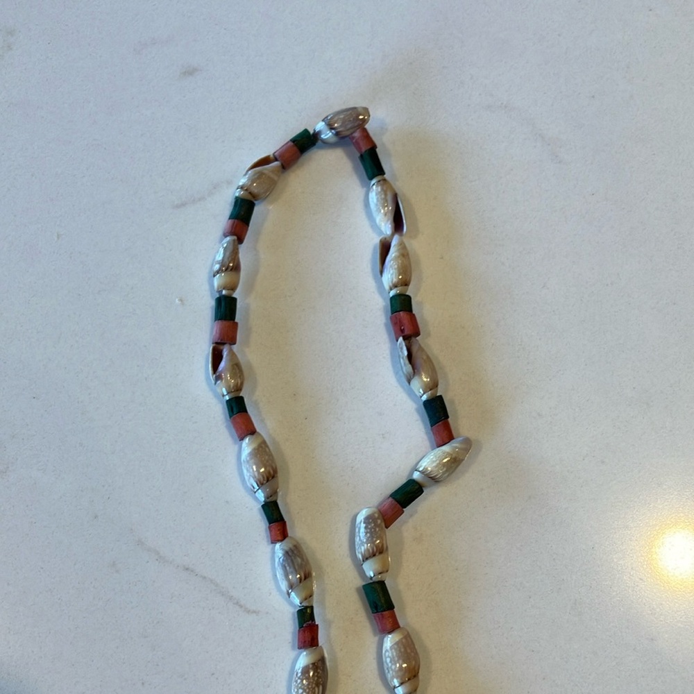 Elegant Beaded Necklace with Iron Wood Arrowhead Pendant - Picture 4 of 4